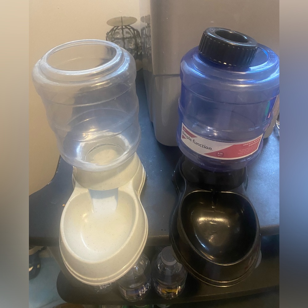 Water Gravity DOG Dispenser (2)pc pre owned as is see all photos (0.25)capacity